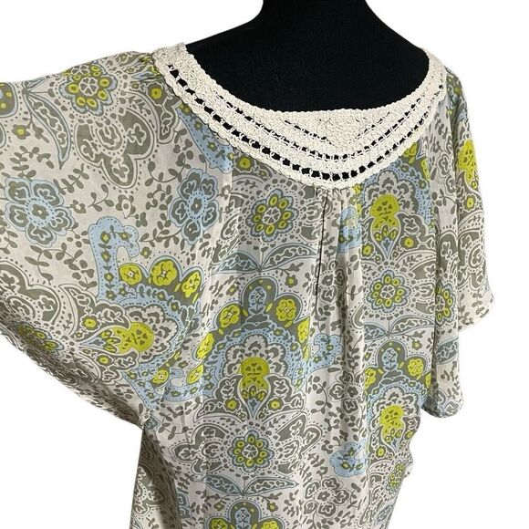GAP Wide Crochet Neckline Butterfly Short Sleeve Paisley Top - Picture 2 of 7